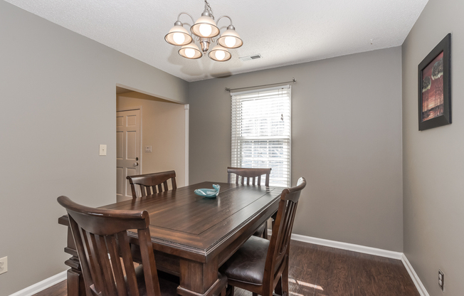Upgraded Home on Cul-de-sac Lot in Matthews!