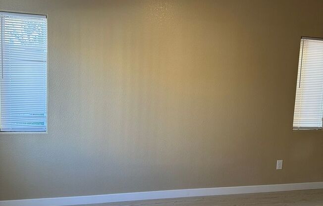 BEAUTIFUL3 BEDROOM HOME BY 215 AND CHEYENNE