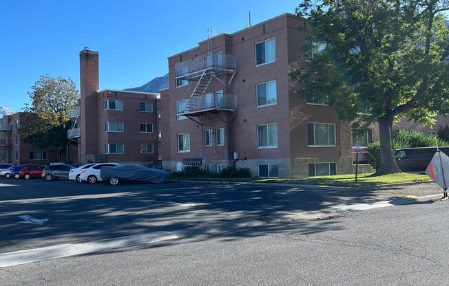 2 beds, 1 bath, $1,095, Unit 21