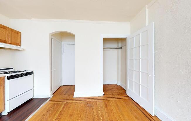 Studio, 1 bath, 260 sqft, $930, Unit C-5