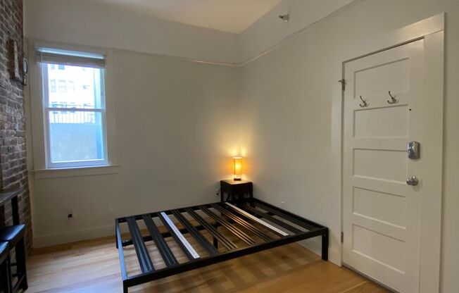 Private Room (SRO) with a Full Bath & Kitchenette Available! Laundry On-Site! Great Location!