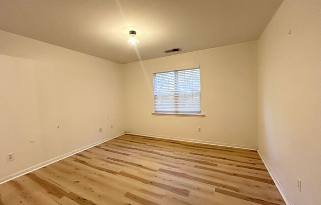 3 beds, 2 baths, $1,900, Unit Unit D