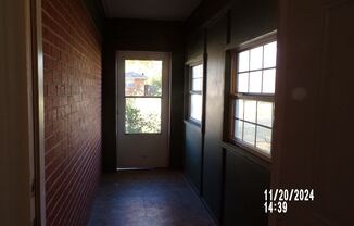 3 beds, 1 bath, $895