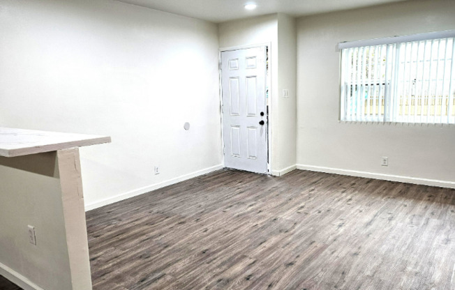 11516 EUCALYPTUS AVE