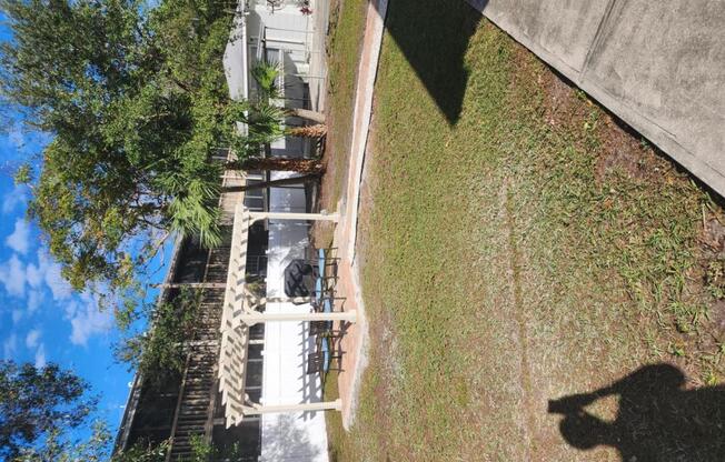 2 beds, 1 bath, 1,104 sqft, $1,650
