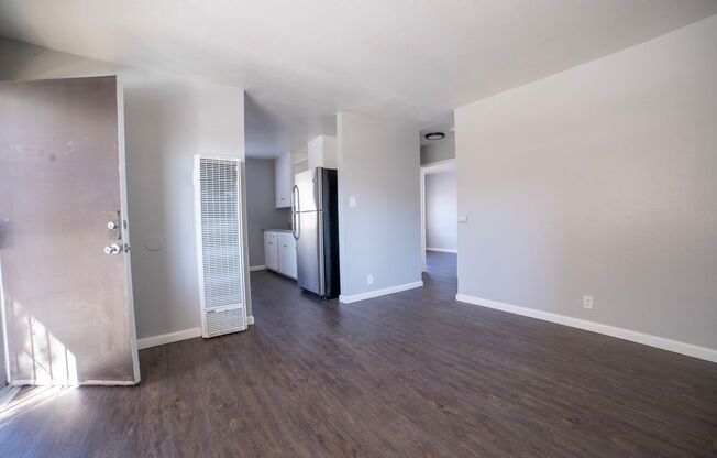 2 beds, 1 bath, $1,750, Unit 08