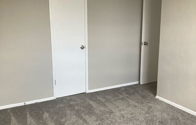 3 beds, 1 bath, 1,400 sqft, $1,620, Unit 1481-10