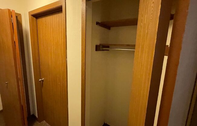 3 beds, 1 bath, 1,040 sqft, $1,800, Unit 3156-105