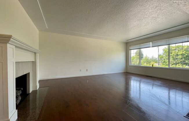 2 beds, 1 bath, 1,672 sqft, $2,145, Unit 11630