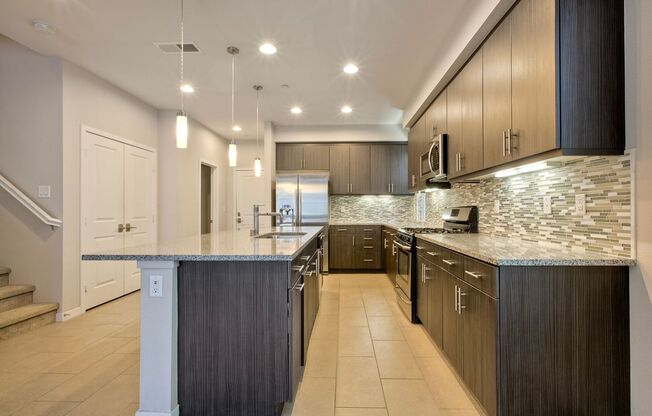 3 Br/2.5 Ba w Loft and 2 car attached garage - Trunorth