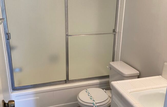 2 beds, 1 bath, 900 sqft, $1,400, Unit Unit D