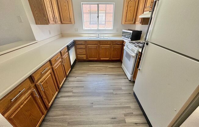 SPACIOUS 2 BEDROOM, 2 BATH CONDO IN PRIME LAS VEGAS LOCATION