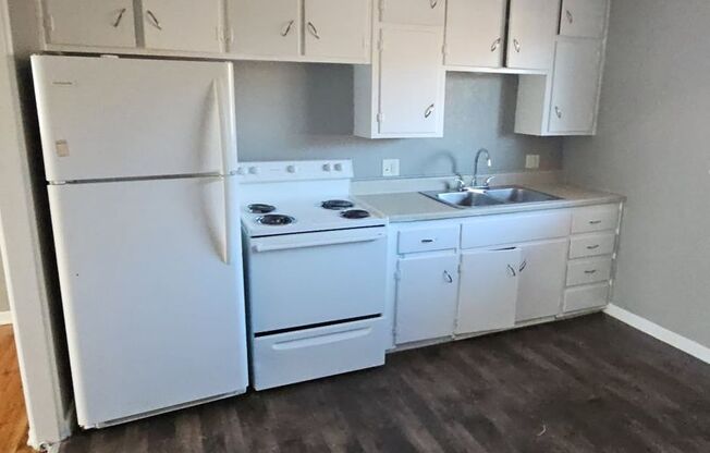 2 beds, 1 bath, 750 sqft, $970, Unit B02 1018 15