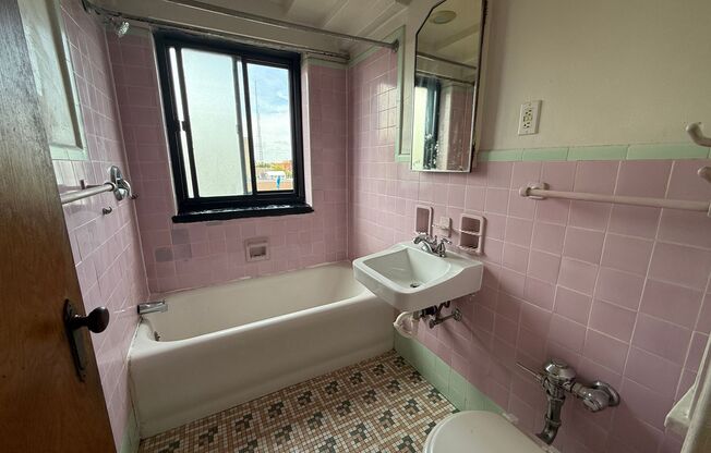 2 beds, 1 bath, $1,295, Unit 410