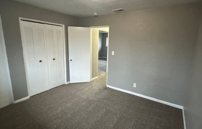2 beds, 1 bath, 750 sqft, $1,170, Unit B12 1045 17