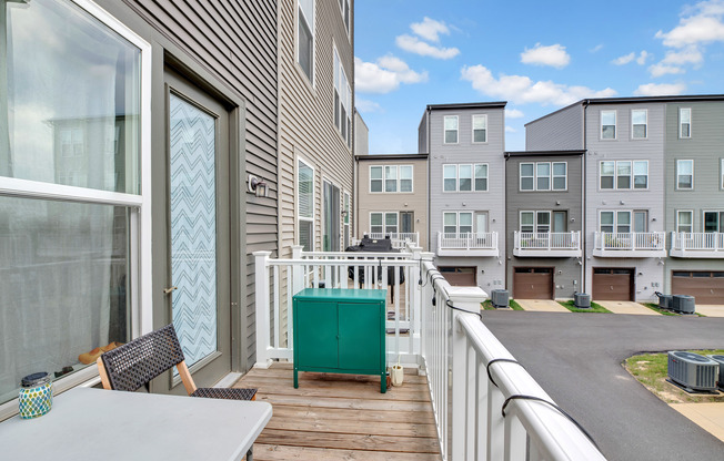 2502 EMERALD BR DR