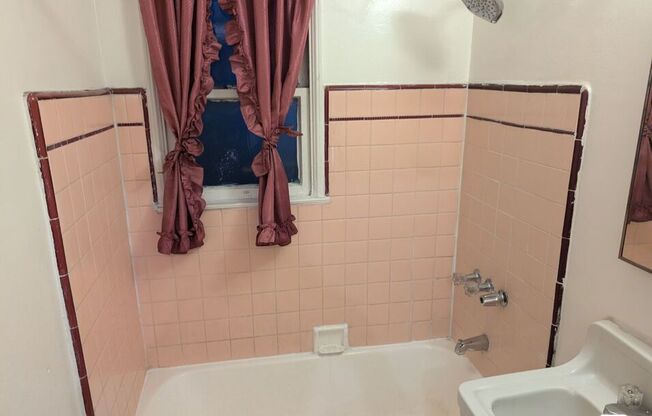 Studio, 1 bath, 400 sqft, $1,350, Unit 8476 5