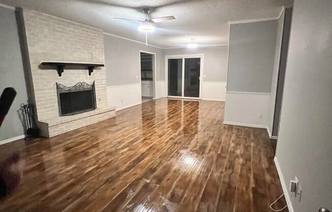 3 beds, 1.5 baths, 1,253 sqft, $1,550, Unit 2105 South Ash Ave