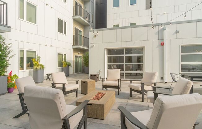2 beds, 2 baths, 915 sqft, $2,300, Unit 416