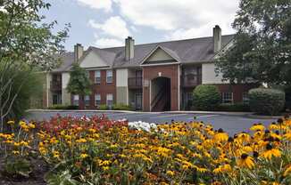 Flowers at The Resort At Lake Crossing Apartments, PRG Real Estate, Lexington, KY, 40515