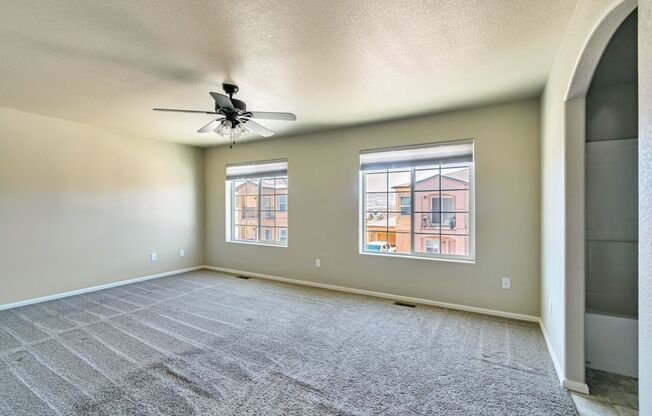 Beautiful end unit in gated Villa Mirage
