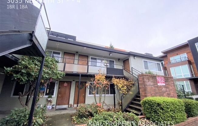 3035 NE 130th St