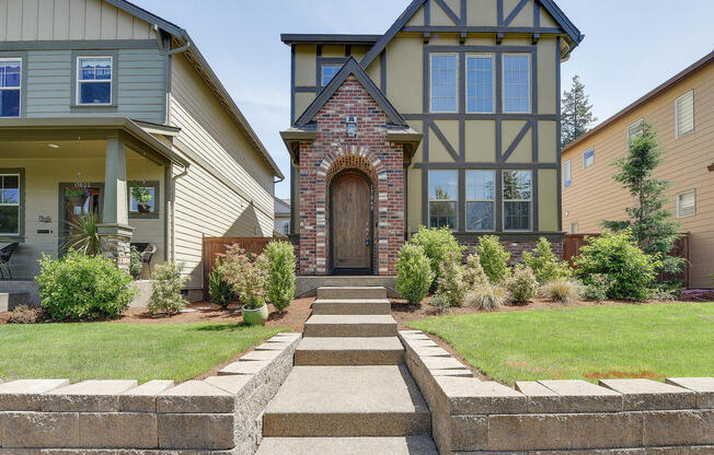 Charming Tudor in Edgewater on The Tualatin