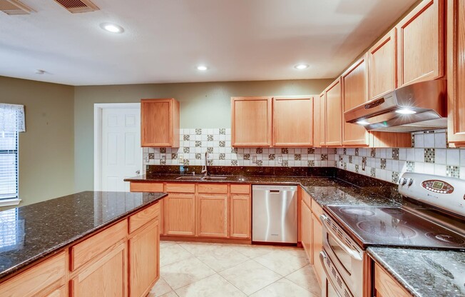 4 bedroom located 6 miles from Randolph Air Force Base