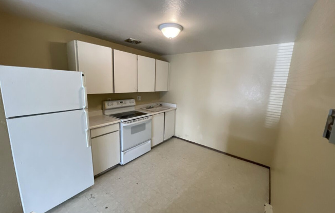 1 bed, 1 bath, 423 sqft, $775, Unit A09