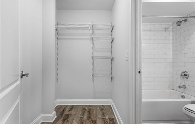 Studio, 1 bath, 336 sqft, $1,550, Unit 504