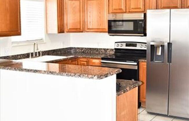 3 beds, 2 baths, 1,090 sqft, $1,595, Unit C