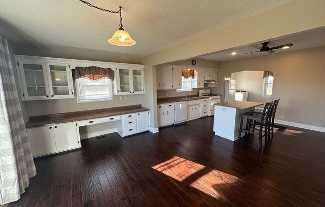 Stunning 3 Bedroom Home on Farmland in Shakopee!