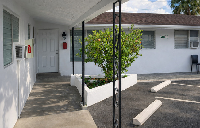 6008 NW 10 St Margate, FL 33063