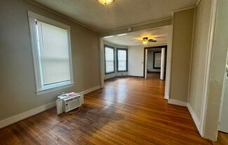 2 beds, 1 bath, $1,200, Unit 237 West Ave Down Apt