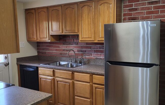 RARE 3-Bed Townhome in Fox Ridge Manor!