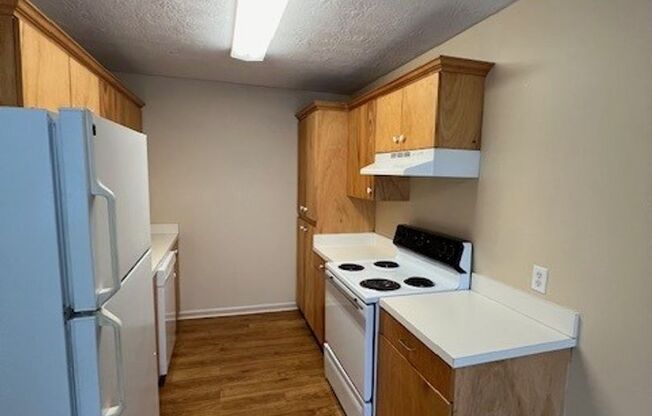 2 beds, 1 bath, $825, Unit 4214 Center -1