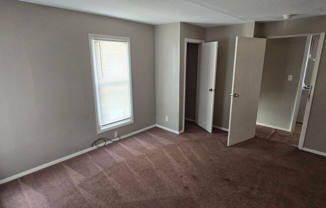 2 beds, 1 bath, 871 sqft, $725, Unit 1607 S Madison St