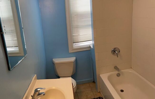 1 bed, 1 bath, $740, Unit 2