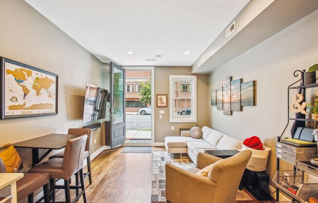 2 BED PLUS DEN!!! * Fully Furnished and Fabulous * Parking * Pets Welcome!!!