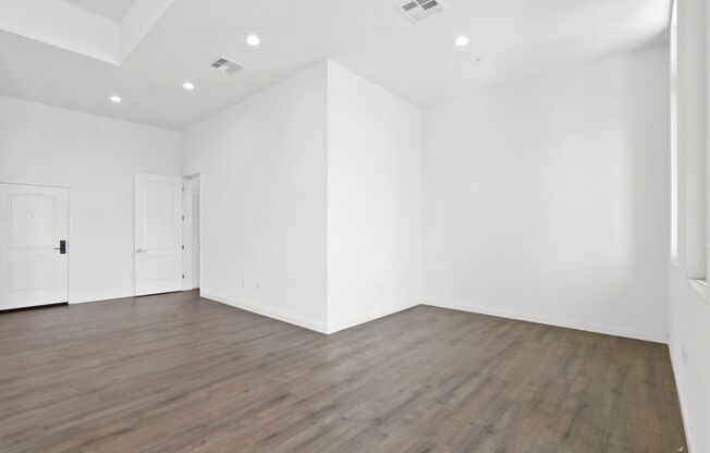 1 bed, 2 baths, 748 sqft, $4,500, Unit #102