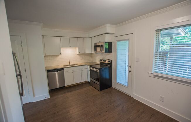 2 beds, 1.5 baths, 925 sqft, $1,650, Unit Unit A