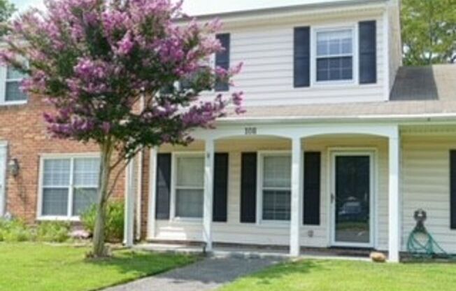 Updated 3BR/3BA Townhome close to Shipyard!