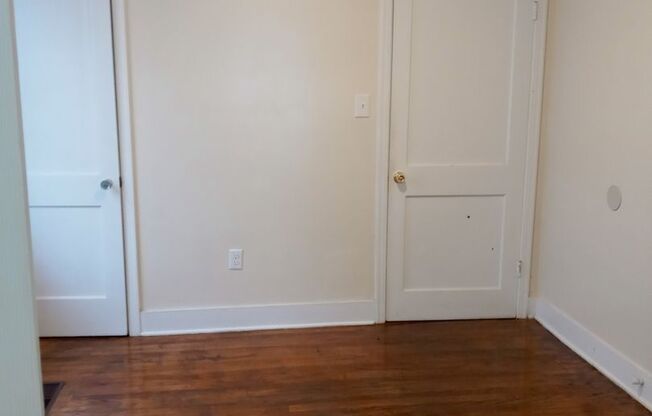 3 beds, 1 bath, $875