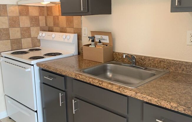 1 bed, 1 bath, 620 sqft, $1,300, Unit 3240 N