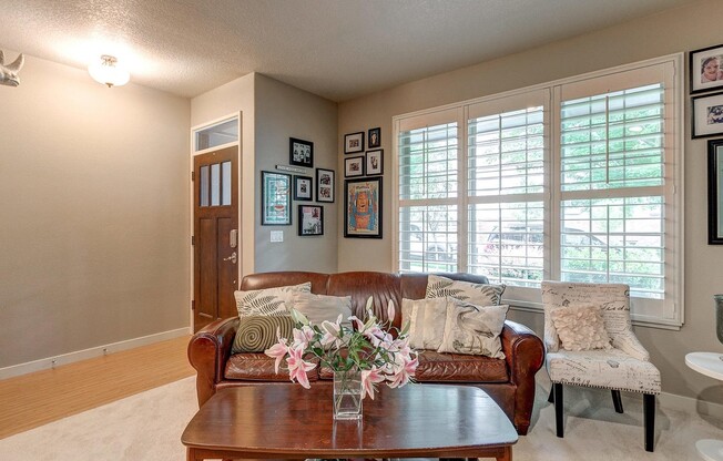 Amazing Location in NW Portland! Gorgeous 2 BD Townhome in Arbor Parc!