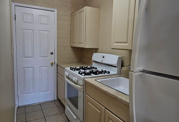 1 bed, 1 bath, 596 sqft, $895, Unit Bell3414-10