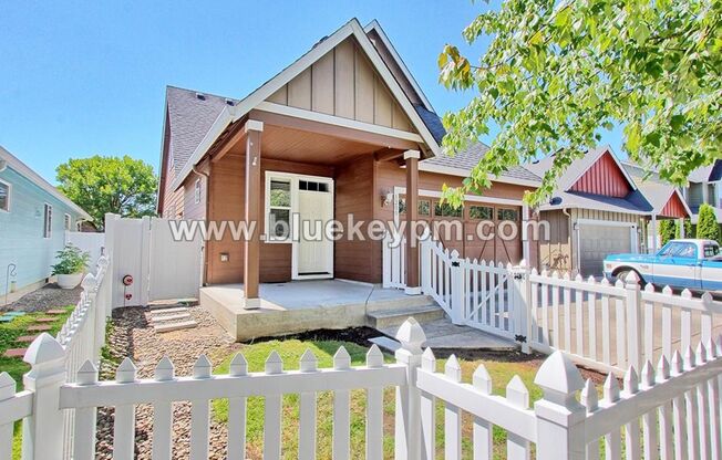 3 Bed, 2.5 Bath Home in Battle Ground With Primary Suite on Main Floor