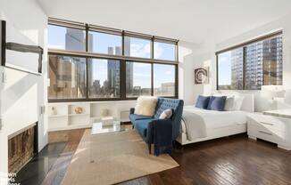 529 W 42 ST