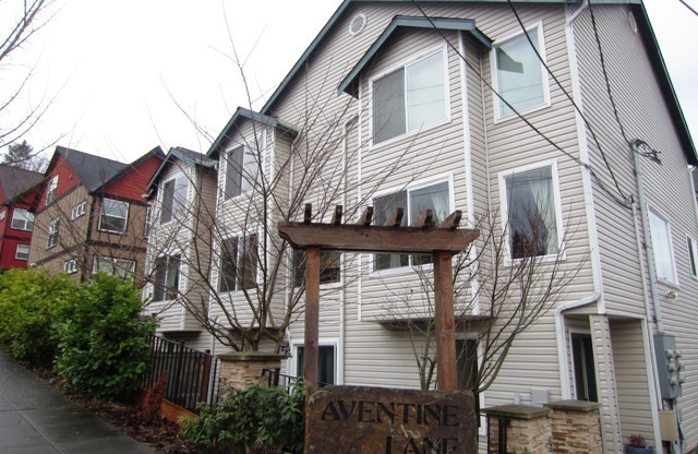 Very Cute Three Story Townhouse in West Seattle with attached Garage!
