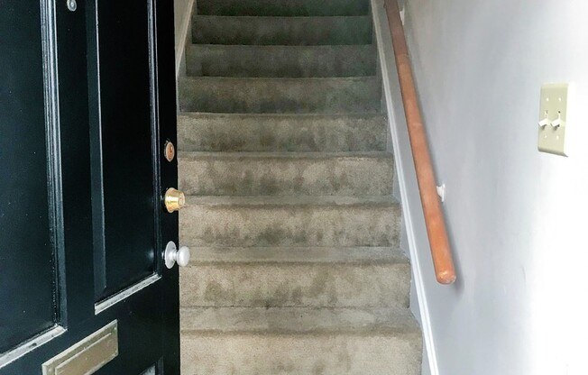 Summerville Townhome with Fully Equipped Kitchen
